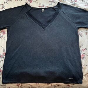 Helly Hansen Wool Blend Navy V-Neck Tee - US Ladies Size L